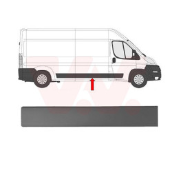 Moulure laterale droite aussi pour véhicules avec porte latérale empattement court  2950mm gris foncé