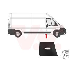 Moulure droite  trou pour lampe sur montant b entre porte avant et porte latérale empattement long  4050mm noir