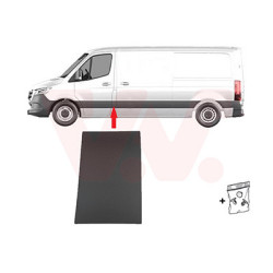 Moulure gauche latéral partie avant sur montant b entre porte avant et porte latérale -trou pour lampe