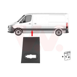 Moulure gauche latéral partie avant sur montant b entre porte avant et porte latérale  trou pour lampe