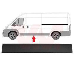 Moulure laterale gauche aussi pour véhicules avec porte latérale empattement moyen  3450mm empattement long  4050mm noir