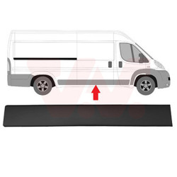 Moulure laterale droite aussi pour véhicules avec porte latérale empattement moyen  3450mm empattement long  4050mm noir