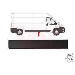 Moulure laterale droite aussi pour véhicules avec porte latérale empattement court  2950mm noir