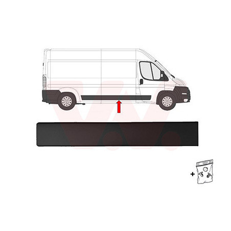 Moulure laterale droite aussi pour véhicules avec porte latérale empattement court  2950mm noir