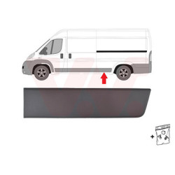 Moulure aile arrière gauche -trou pour lampe empattement long  4050mm devant l essieu noir