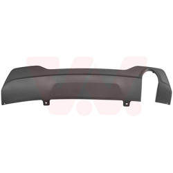 Spoiler inférieur avec découpe pour échappement