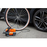 Pump'in TWIN - Mini-compresseur 12V bi-moteur avec accessoires. Alimentation 12V allume-cigare.