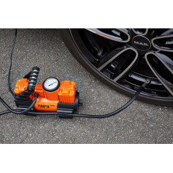 Pump'in TWIN - Mini-compresseur 12V bi-moteur avec accessoires. Alimentation 12V allume-cigare.