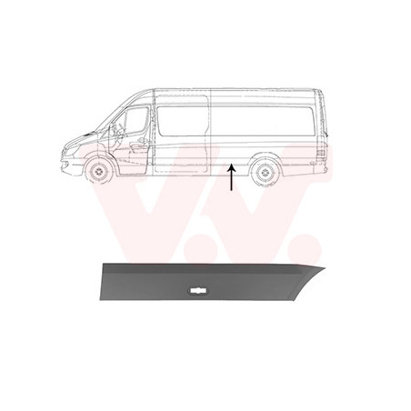 Moulure gauche latéral devant l essieu  trou pour lampe empattement long  4325mm