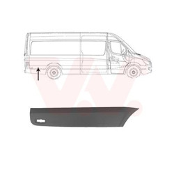 Moulure droite latéral derrière l essieu  trou pour lampe empattement long  4325mm