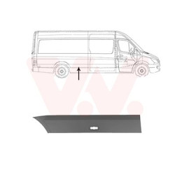 Moulure droite latéral devant l essieu  trou pour lampe empattement long  4325mm