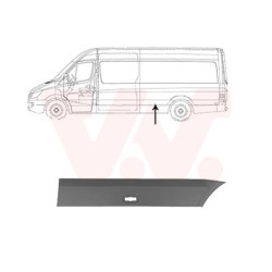 Moulure gauche latéral devant l essieu  trou pour lampe empattement long  4325mm