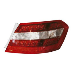 Feu arrière droit sans partie éléctrique sedan berline partie extérieure